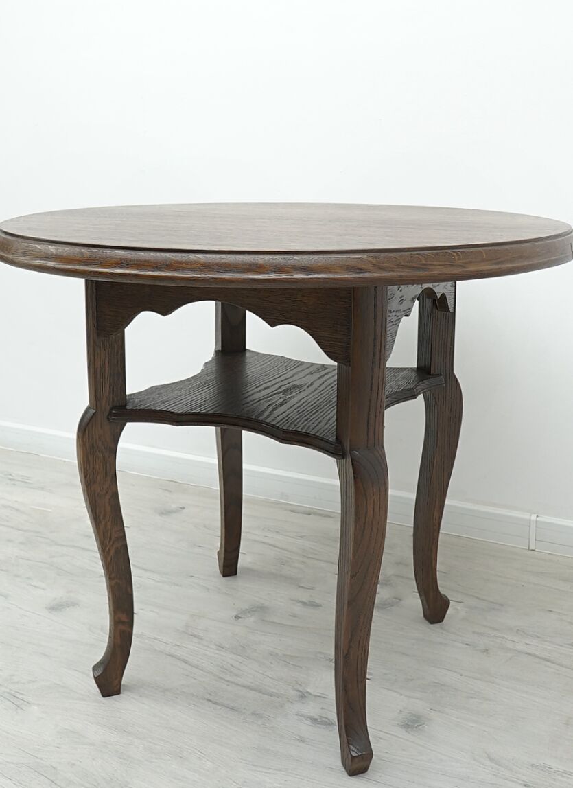 Dębowy stolik z dwoma blatami, lata 20-te, secesja. Po renowacji.