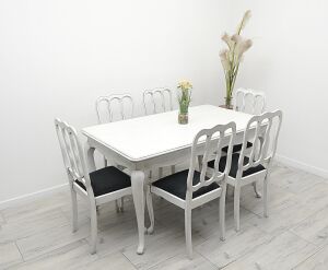 Piękna stylowa garderoba w stylu eklektycznym. Po profesjonalnej renowacji.