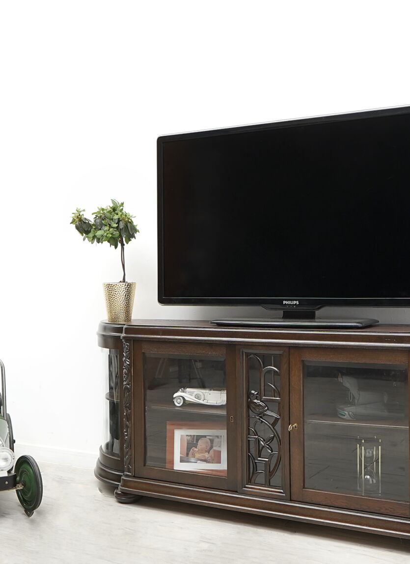 Dębowa biblioteka z lat 20-tych w stylu secesyjnym. Po renowacji.