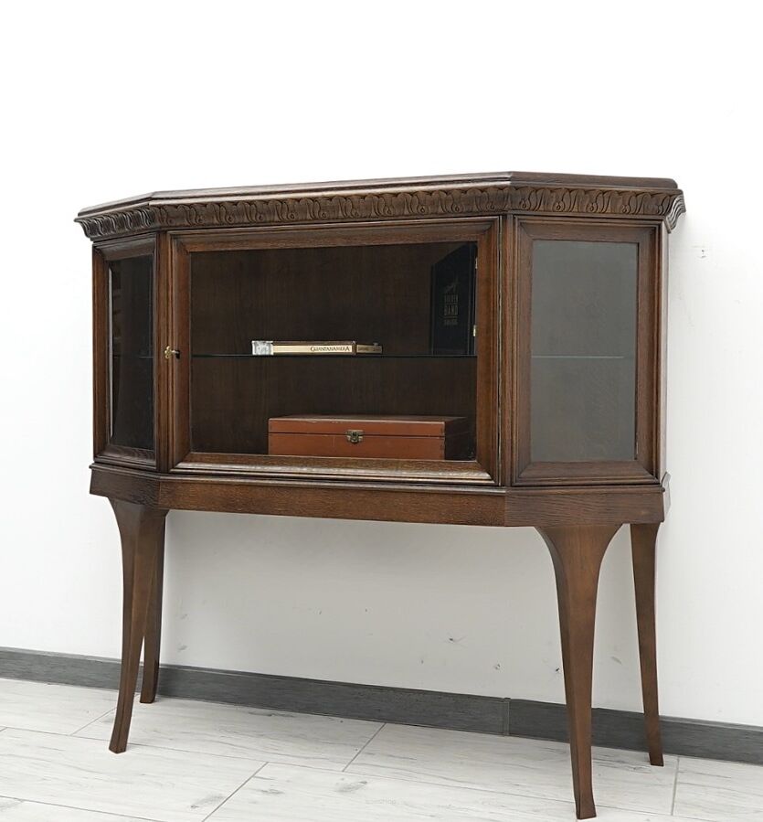 Antyczna biblioteka z lat 20-tych. Po renowacji.