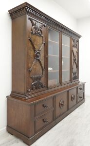 Zabytkowa biblioteka z lat 30-tych w stylu eklektycznym. Po renowacji. - 2