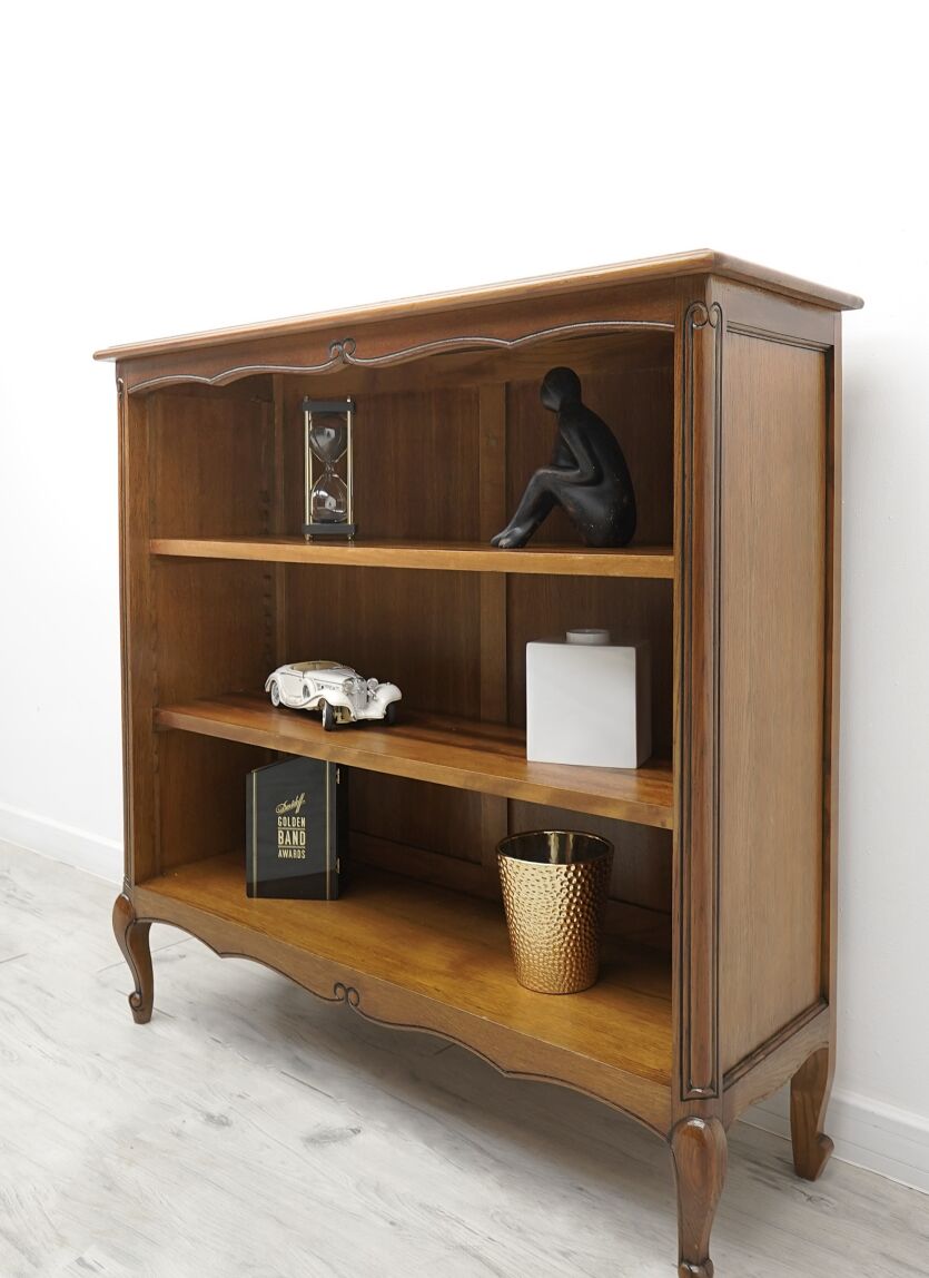 Zabytkowy regał z lat 40-tych w stylu chippendale. Po renowacji.