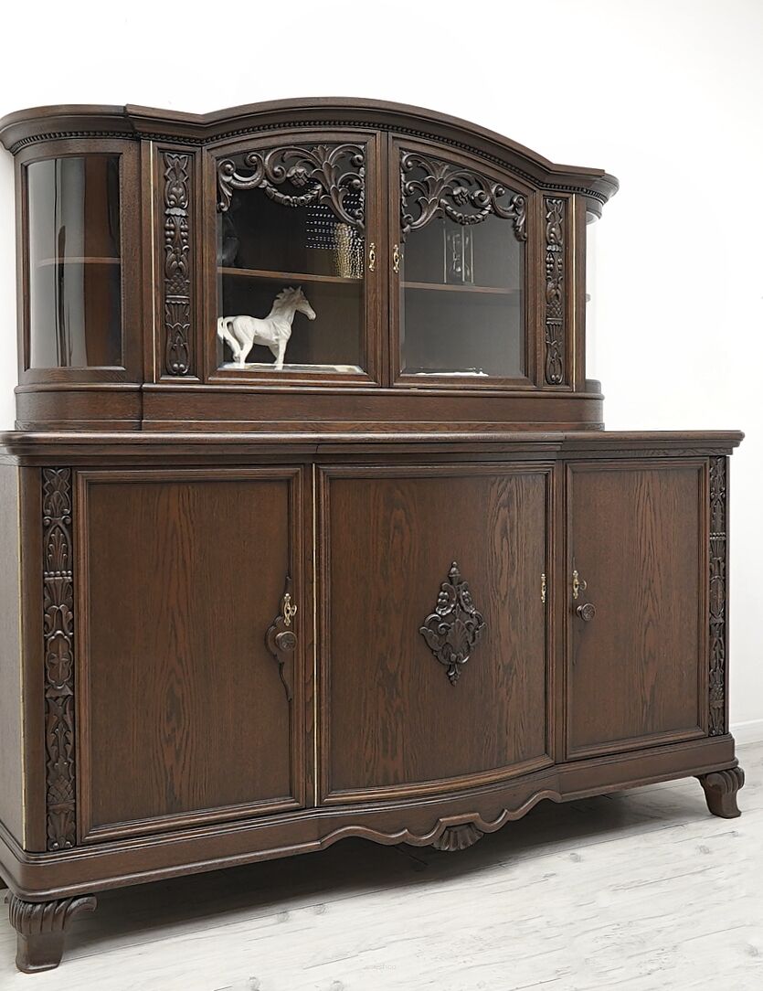 Dębowy kredens z lat 20-tych. Po profesjonalnej renowacji.