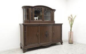 Dębowy kredens z lat 20-tych. Po profesjonalnej renowacji.