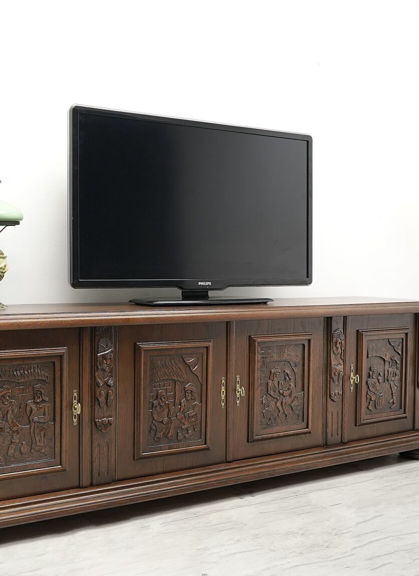 Stylowa, dębowa komoda w stylu flamandzkim. Po profesjonalnej renowacji.