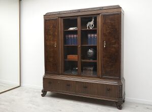 Biblioteka z lat 20-tych w stylu secesyjnym. Po renowacji.