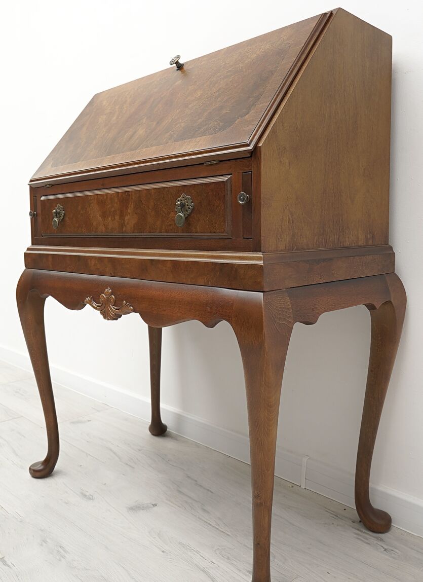 Stylowy sekretarzyk w stylu angielskim. Po renowacji.