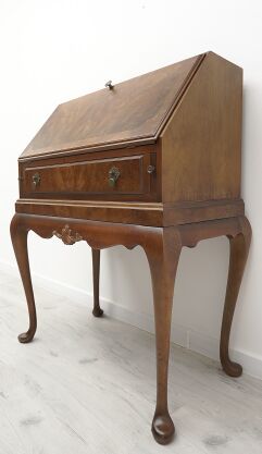 Stylowy sekretarzyk w stylu angielskim. Po renowacji.