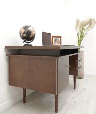 Biurko z czasów PRL. Po profesjonalnej renowacji. - 2