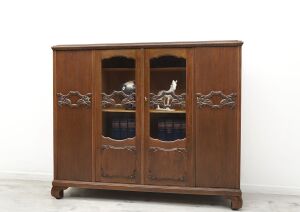 Zabytkowa biblioteka z lat 20-tych w stylu secesyjnym. Po renowacji.