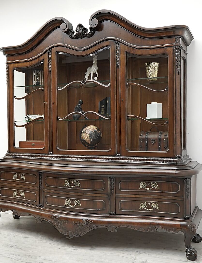 Antyczna witryna/biblioteka z lat 30-tych. Po renowacji.