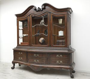 Antyczna witryna/biblioteka z lat 30-tych. Po renowacji.