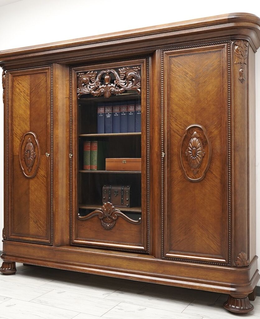 Antyk, biblioteka z lat 20-tych. Po renowacji.