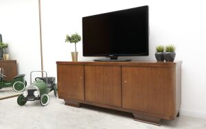 Zabytkowa komoda z lat 40-tych w stylu art deco . Po renowacji.