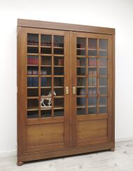 Antyczna secesyjna biblioteka z końca XIX w. Po renowacji. - 2