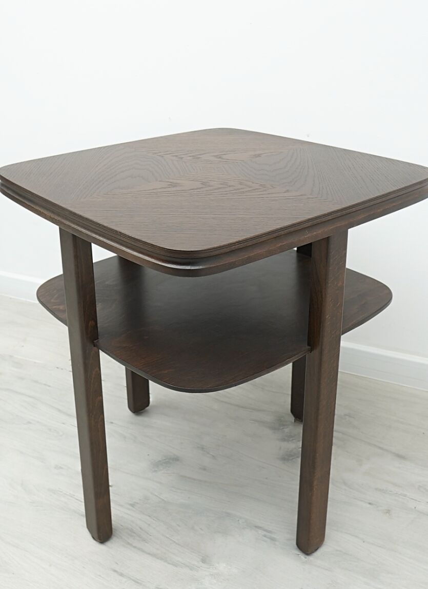 Dębowy kwadratowy stolik z dwoma blatami, lata 20-te. Po renowacji.