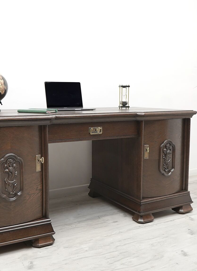 Antyczne biurko z lat 20-tych. Po profesjonalnej renowacji.