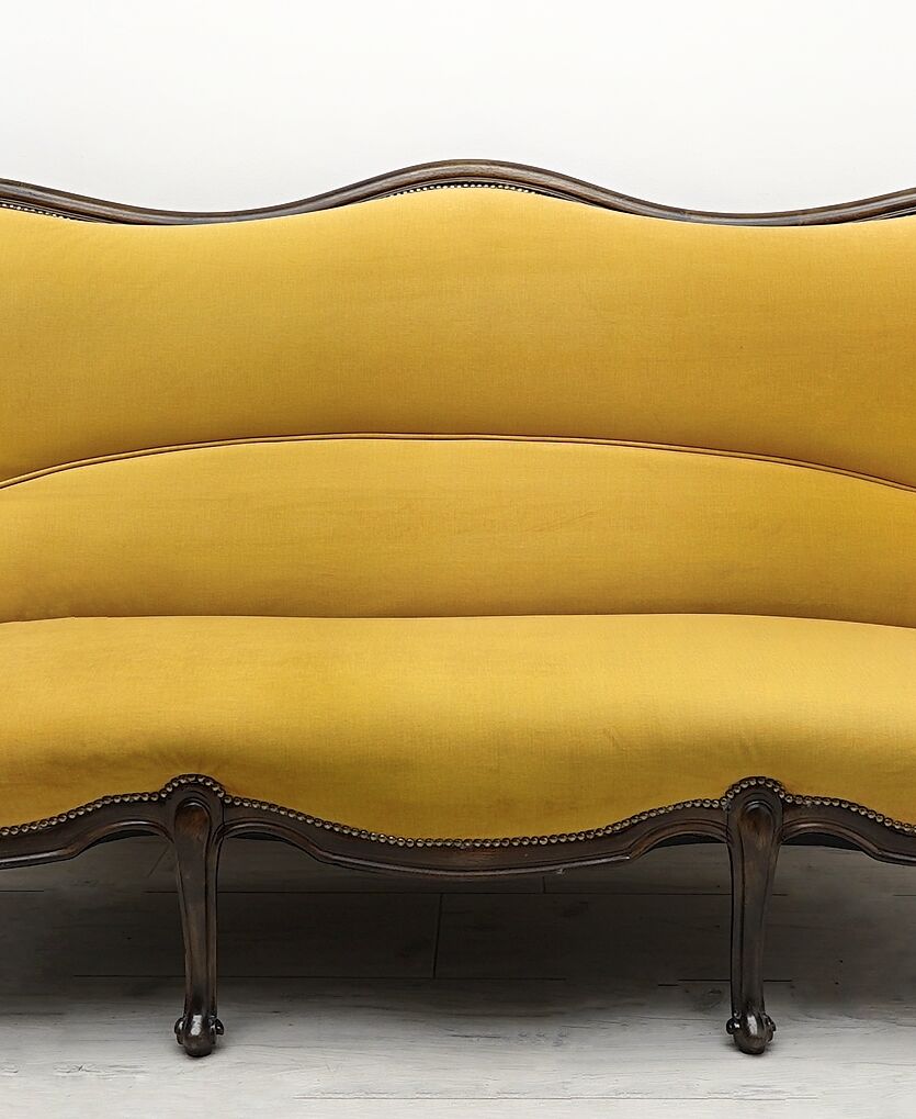 Zabytkowa kanapa z lat 40-tych w stylu chippendale. Po renowacji.