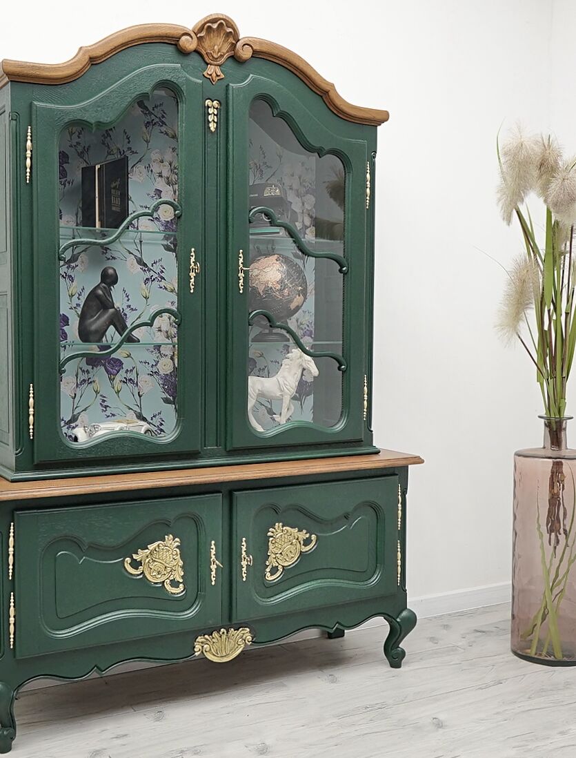 Stylowa witryna z litego dębu. Po profesjonalnej renowacji.