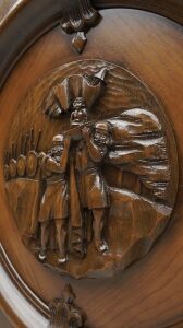 Komoda z lat 30-tych w stylu flamandzkim. Po renowacji. - 13