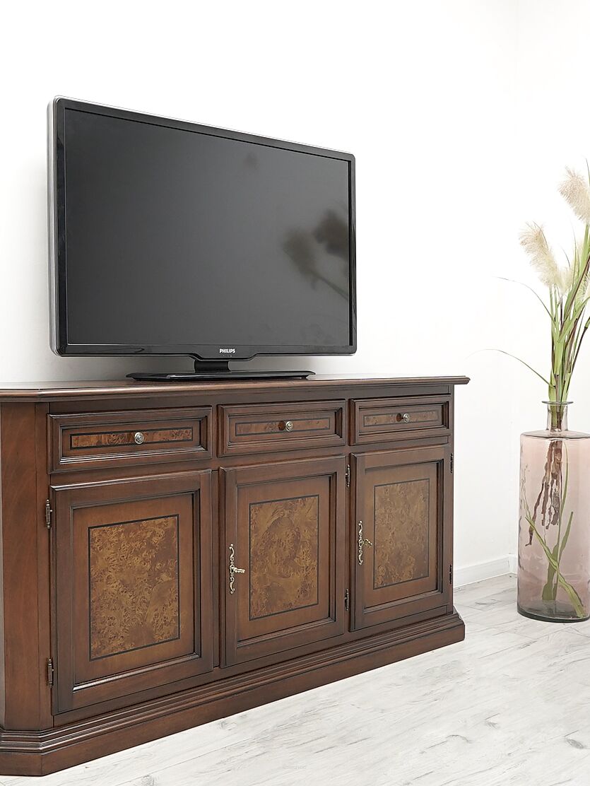 Stylowa, włoska komoda . Po profesjonalnej renowacji.