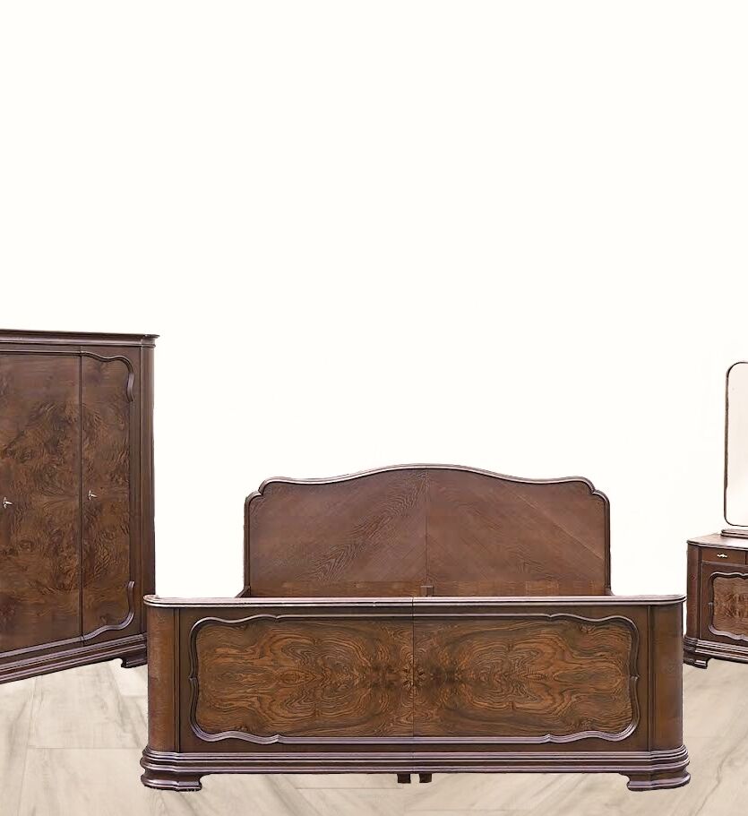 Antyczna sypialnia z lat 40-tych XXw. Po profesjonalnej renowacji.