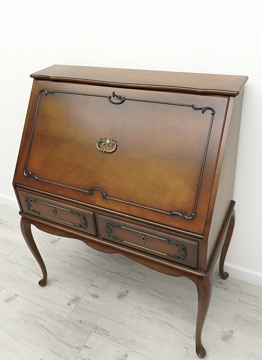 Stylowy sekretarzyk. Po renowacji.