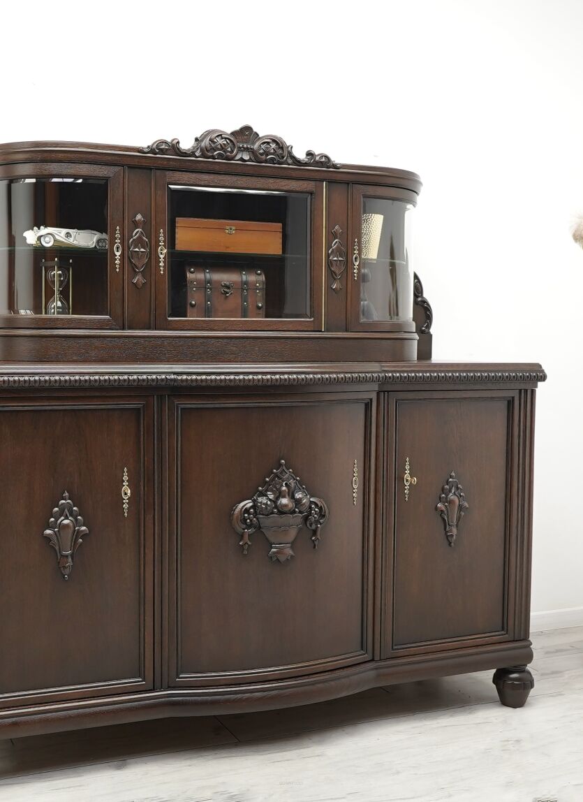 Antyczny dębowy kredens z lat 20-tych. Po profesjonalnej renowacji.