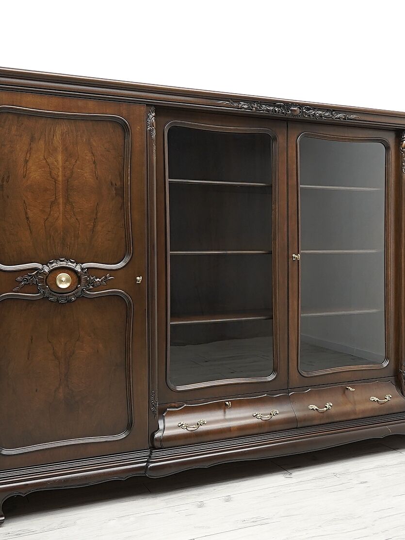 Zabytkowa biblioteka z lat 40-tych XXw. Po profesjonalnej renowacji.