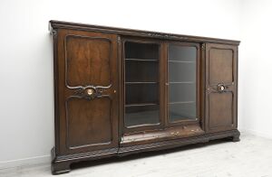 Zabytkowa biblioteka z lat 40-tych XXw. Po profesjonalnej renowacji.