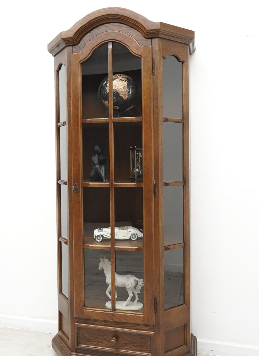 Stylowa dębowa witryna w stylu eklektycznym. Po renowacji.