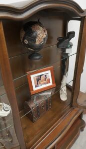 Zabytkowa witryna z lat 40-tych w stylu chippendale. Po renowacji. - 7